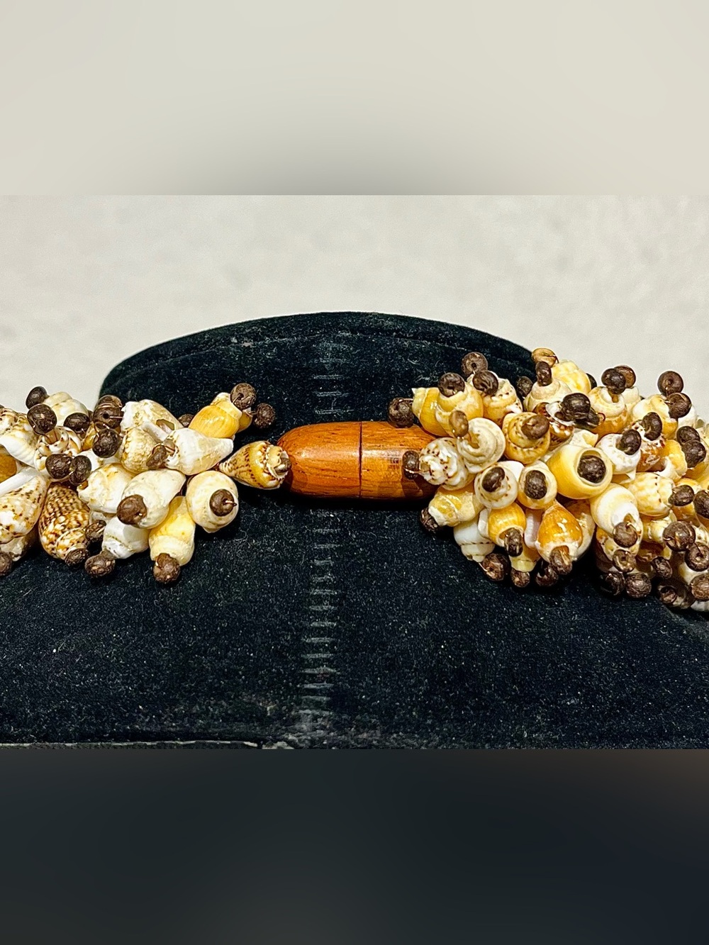Handcrafted Shell Lei Necklace in Yellow and Brown - Picture 3 of 3